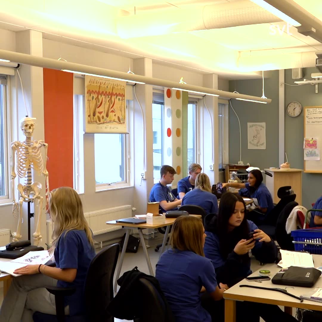 Här får eleverna lön på gymnasiet – intresset stort för att gå vård och omsorg på Peder skrivares skola i Varberg