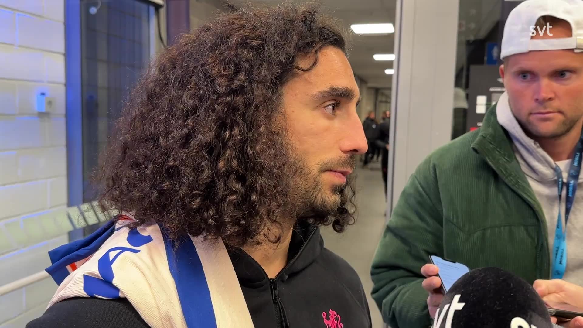 Cucurella om att spela på konstgräs